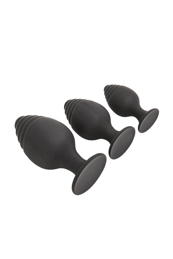 Trois plugs anaux noirs du plus grand au plus petit les ravissants de la marque Jacquie et Michel