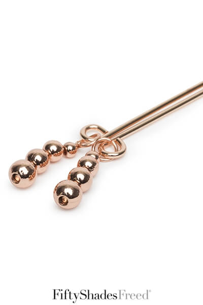 Chaîne bijou et pince tétons et clitoris de la collection fifty shades freed