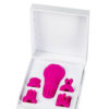 Packaging du stimulateur de clitoris Caress et ses accessoires de la marque Adrien Lastic