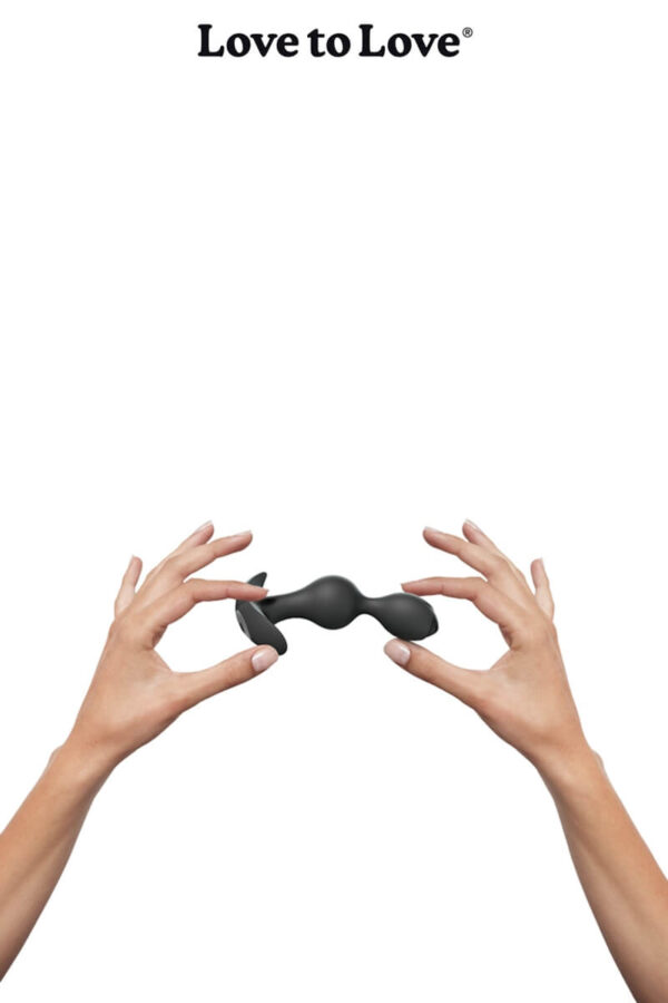 Plug anal vibrant Twinny Bud noir de la marque Love to Love dans deux mains